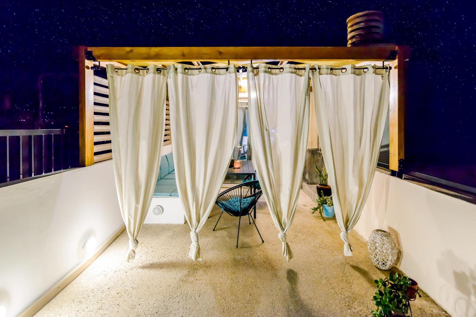Lucy In The Sky With Diamonds Apartman Kalamáta Kültér fotó